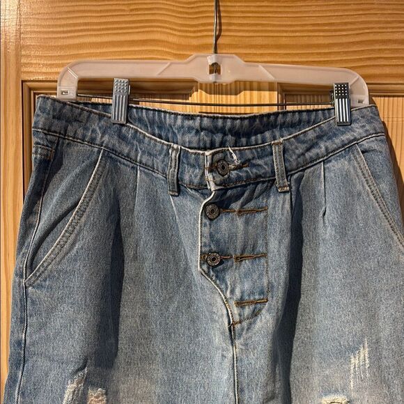 No Boundaries Light Blue Distressed Jeans - Picture 2 of 9